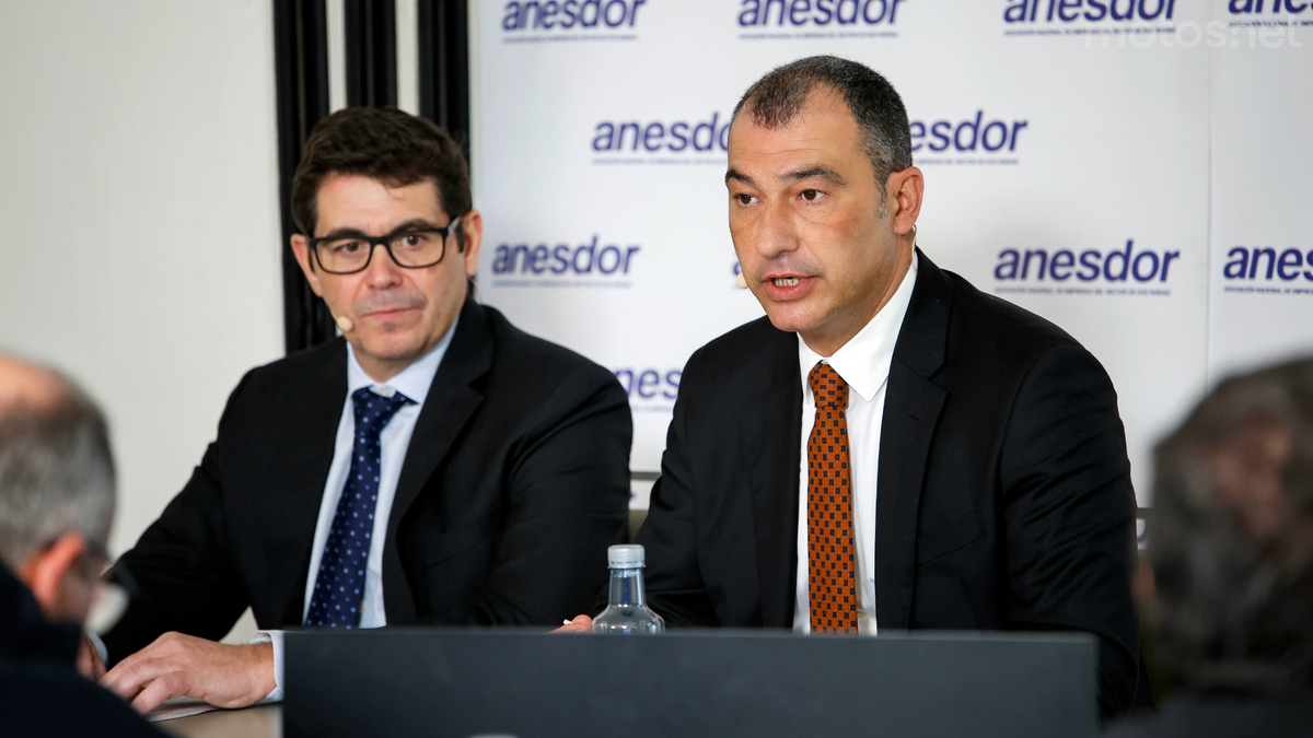 Jordi Bordoy, presidente de ANESDOR, y José María Riaño, secretario general de ANESDOR, valoran las medidas de la DGT para reducir la siniestralidad de los motoristas.