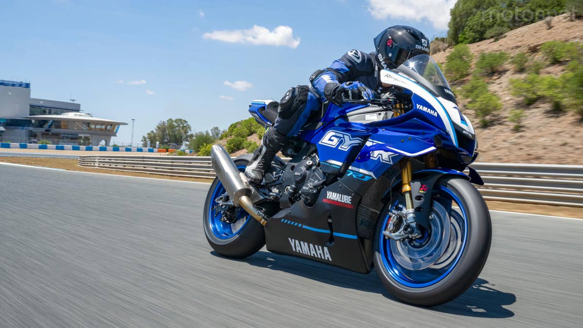 Nuevas Yamaha R1 Race y R1 GYTR 2025 | Noticias motos.net